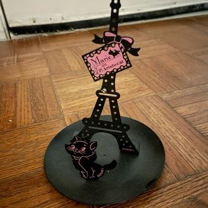 Magnetic jewelry holder